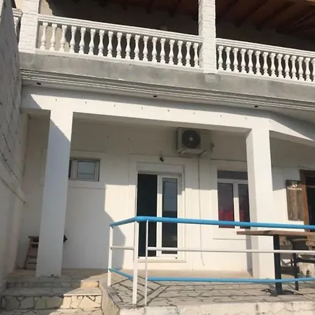 Tolis House شقة